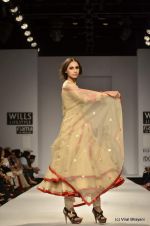 Model walk the ramp for Vineet Bahl Show at Wills Lifestyle India Fashion Week 2012 day 4 on 9th Oct 2012 (89).JPG